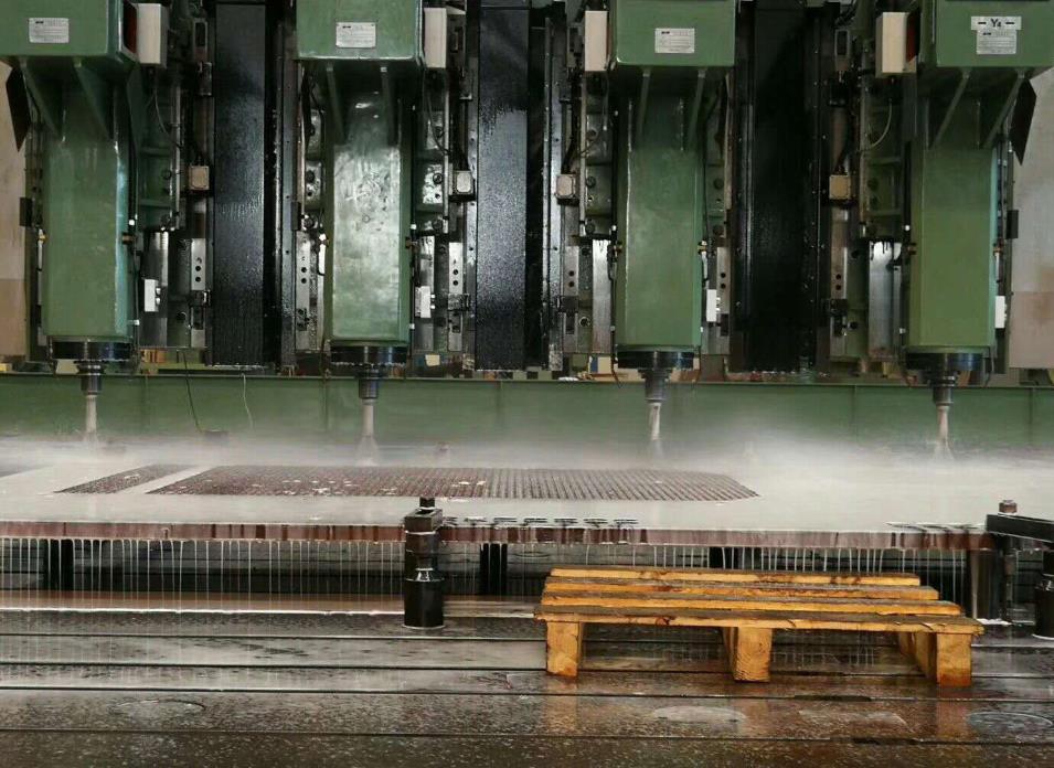 一、皱纹：直接涂在底层或干底层的涂膜在干燥中产生皱纹的现象。